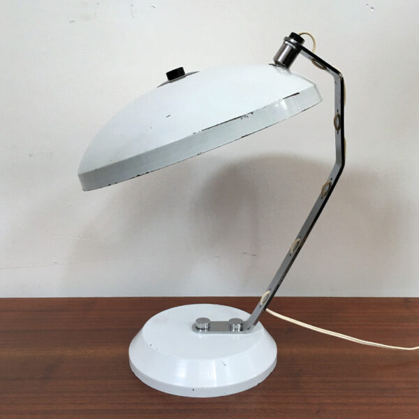 lampada da scrivania con filo passante