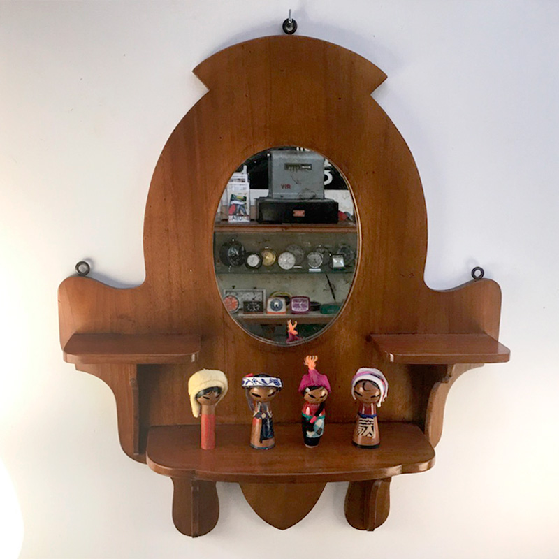 Specchio vintage in legno con mensoline - Bobeche vintage store