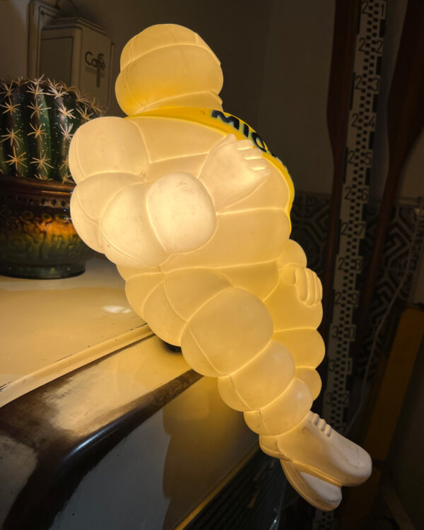 pupazzo Michelin Bibendum con luce vintage mascotte