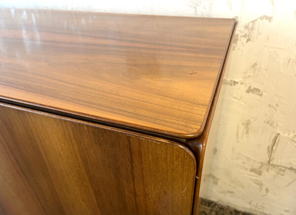 Credenza in noce americano vintage