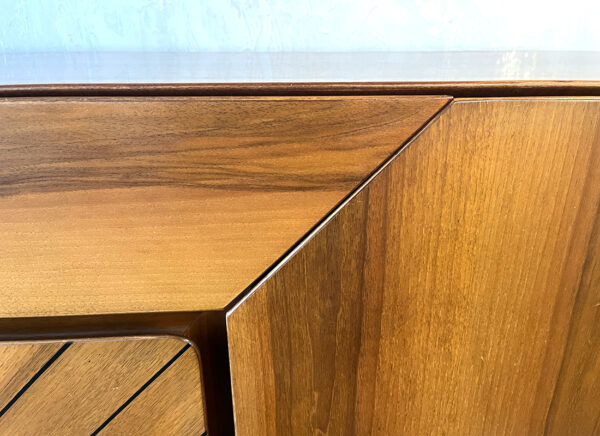 Credenza in noce americano vintage