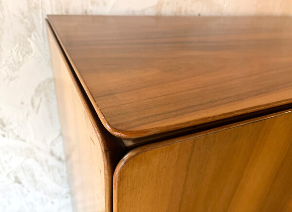 Credenza in noce americano vintage